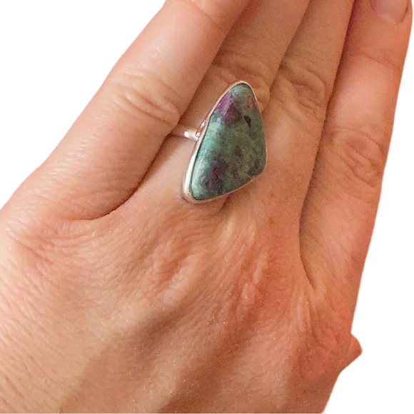 Natural ruby zoisite stone teardrop ring in sterling silver 925 size 7 - Picture 3 of 4